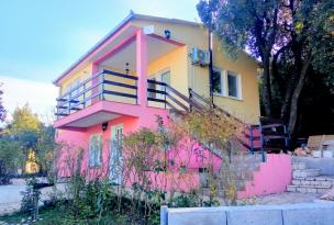 Дом с панорамным видом на море и горы.