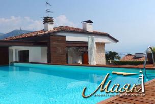 Вилла на озере Гарда.