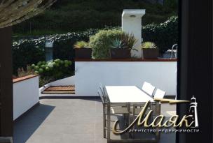 Вилла на озере Гарда.