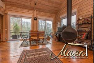 Дом в пригороде Парижа.