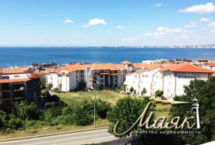 Предлагаем Вашему вниманию великолепную трехкомнатную квартиру, которая находится в жилом здании в центре города Светой Влас