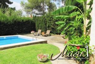 Продается к продаже дом с бассейном  в Накере, в 15 минутах от Валенсии и в 10 от моря