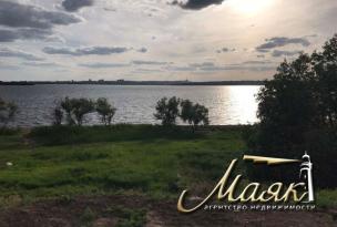 Участок с выходом к Днепру по ул. Вятская.