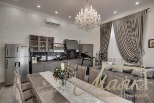 Шикарний будинок у центрі Бородинського мікрорайону.