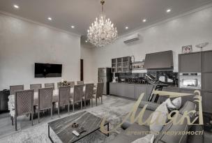 Шикарний будинок у центрі Бородинського мікрорайону.