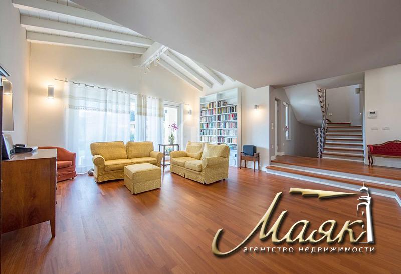 Вилла в тихом жилом районе.