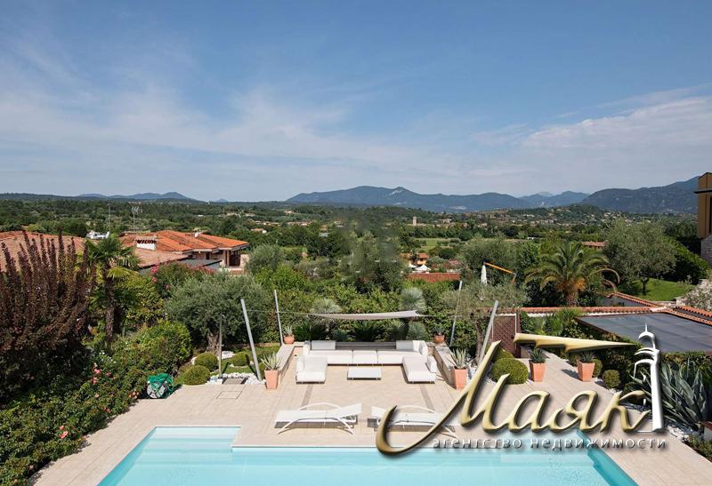 Вилла в Манерба-дель-Гарда.