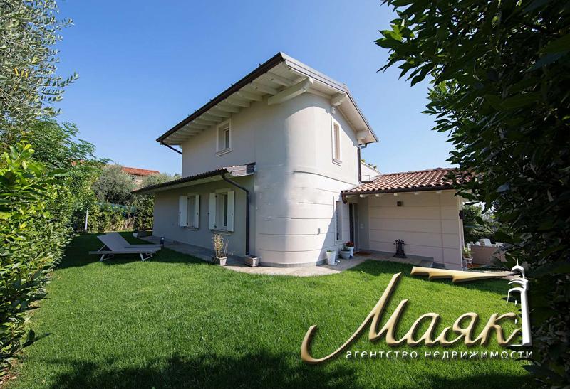 Вилла в тихом жилом районе.