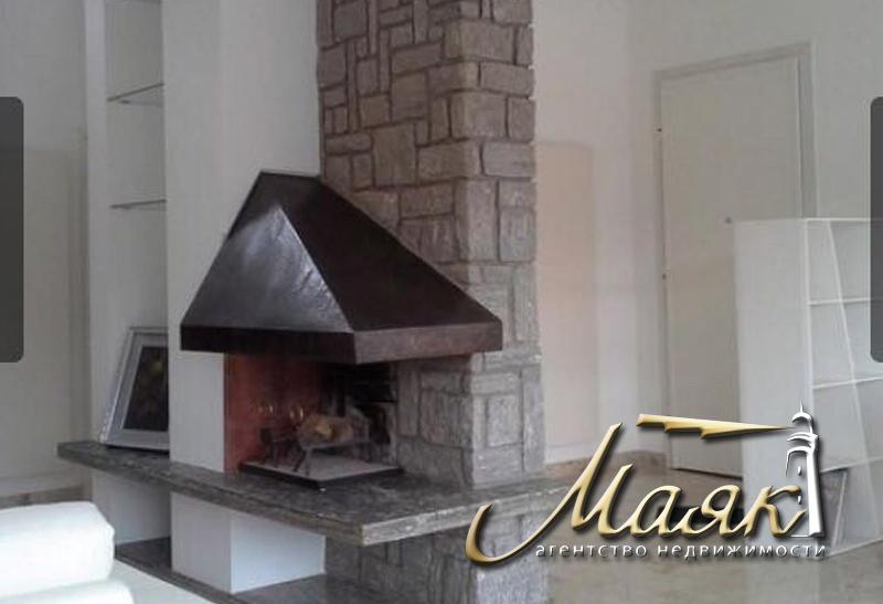 Вилла на берегу озера Маджоре.