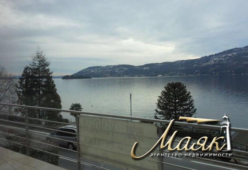 Вилла на берегу озера Маджоре.