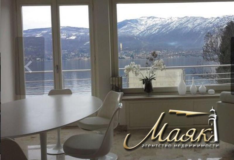 Вилла на берегу озера Маджоре.