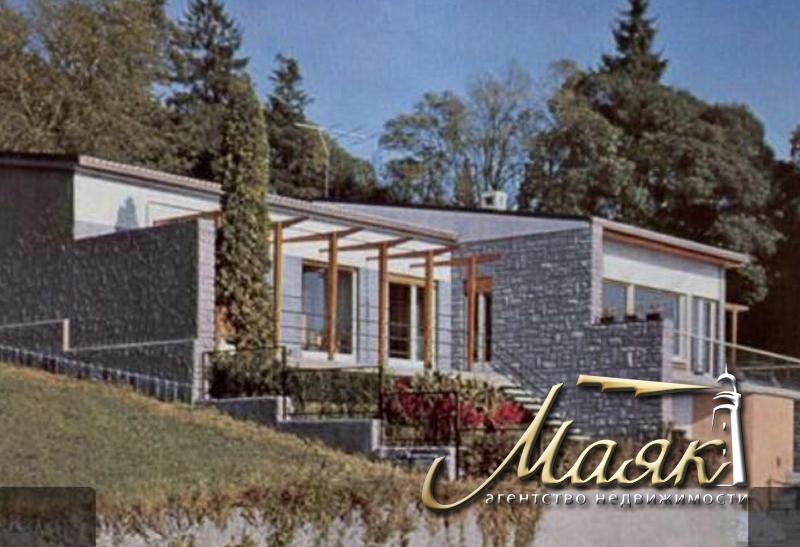 Вилла на берегу озера Маджоре.