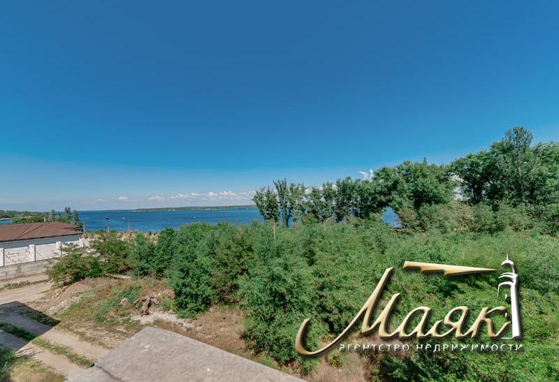 Участок с выходом к Днепру.