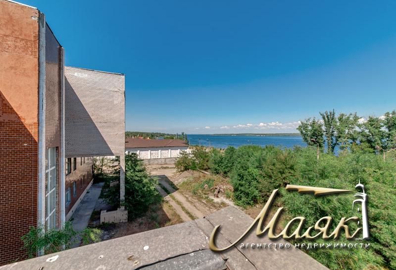 Участок с выходом к Днепру.