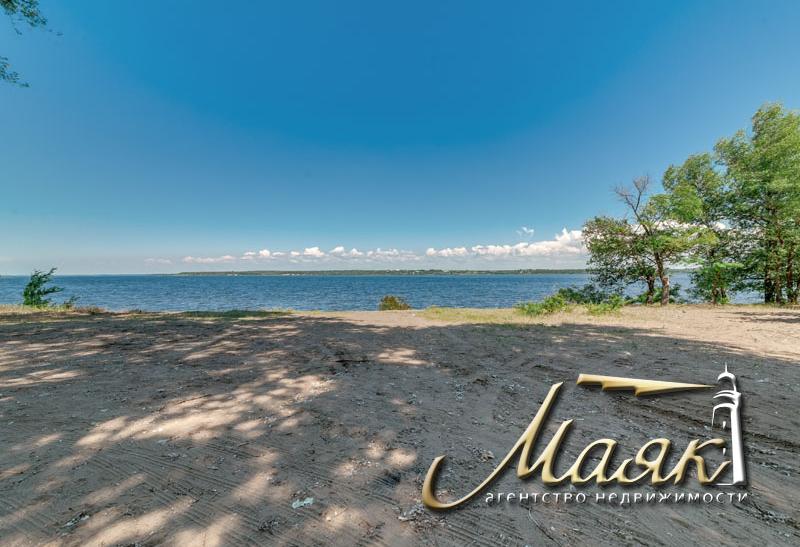 Участок с выходом к Днепру.