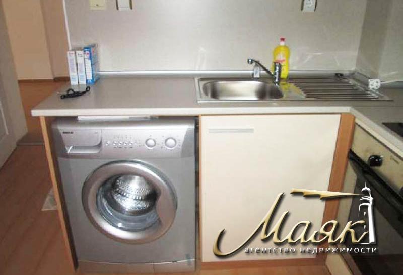 Предлагается к продаже уютная квартира-студия с видом на прекрасный сад