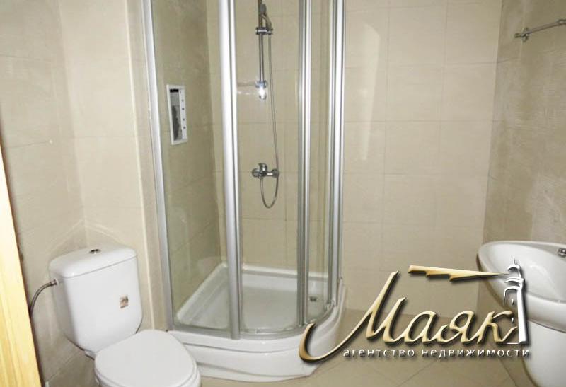 Предлагается к продаже светлая и просторная двухкомнатная квартира