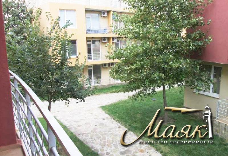 Предлагается к продаже уютная квартира-студия с видом на прекрасный сад