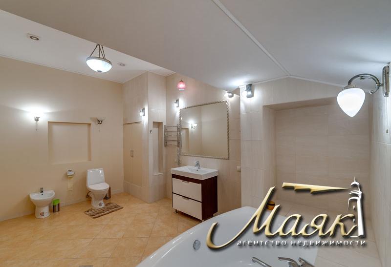 Двухуровневая квартира в ЖК "Ренессанс".