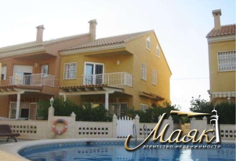 Таунхаус в элитной урбанизации на первой береговой линии