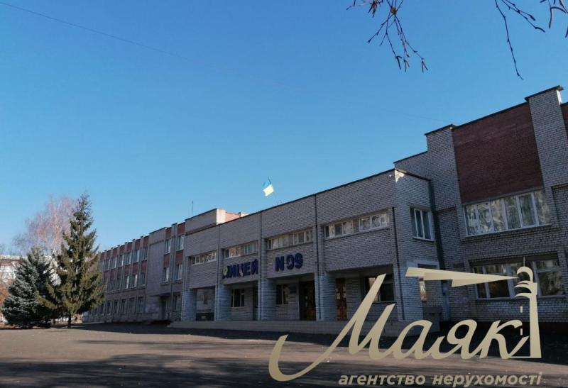 продам 2-к.кв.8/9, Героев 93-й бр,ПЕРЕКРЕСТОК