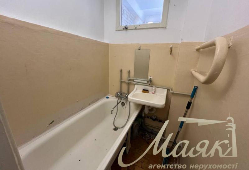 продам 2-к.кв.Правий берег,вул.Щаслива,Правобереж.ринок