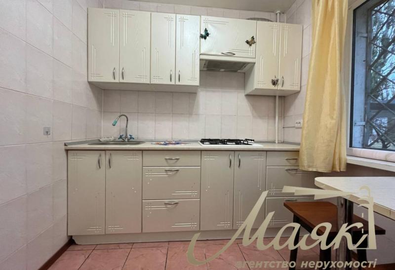 продам 2-к.кв.Осипенковский мкрн. ул. Зестафонская