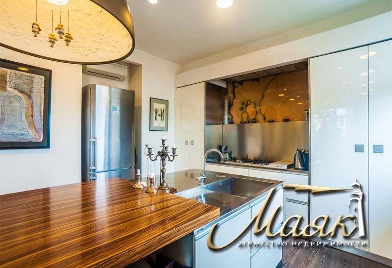 Двухуровневая квартира в элитном, охраняемом коттеджном поселке.