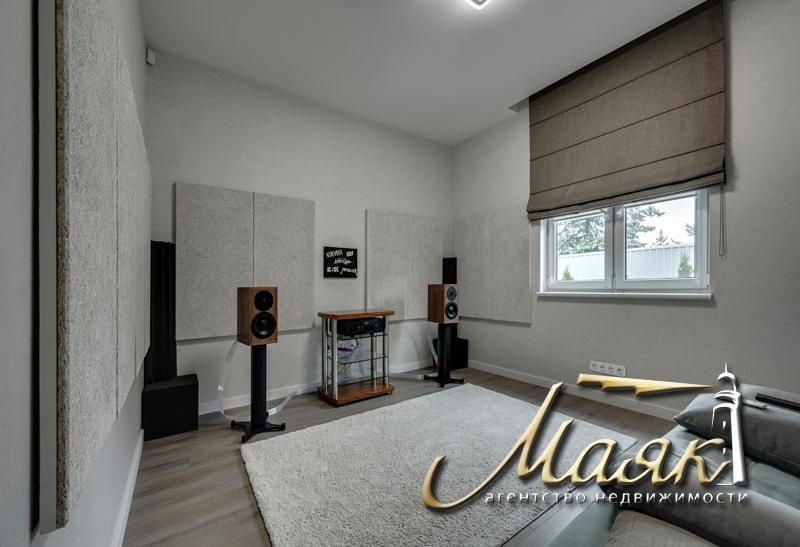 Новый эксклюзивный одноэтажный дом на Форуме