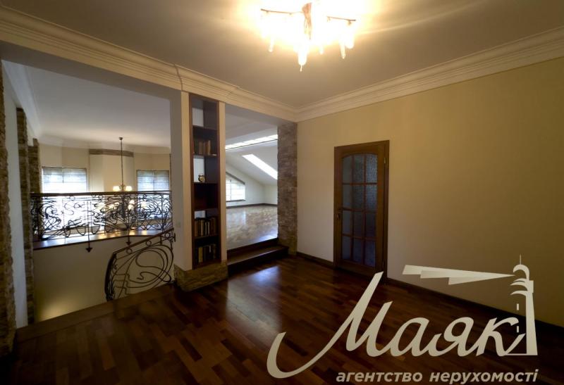 Продаж елітного 2-поверхового будинку 