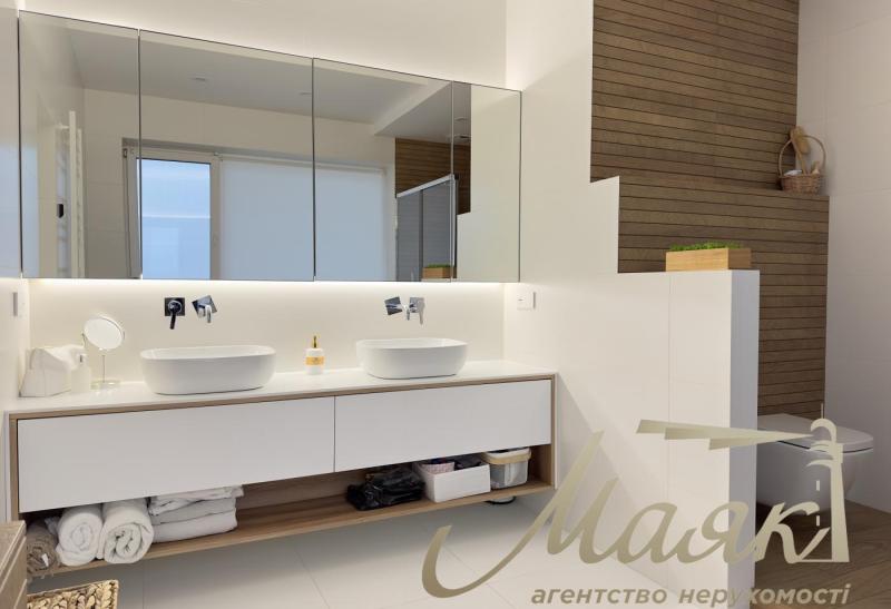 Продаж 2-поверхового будинку 