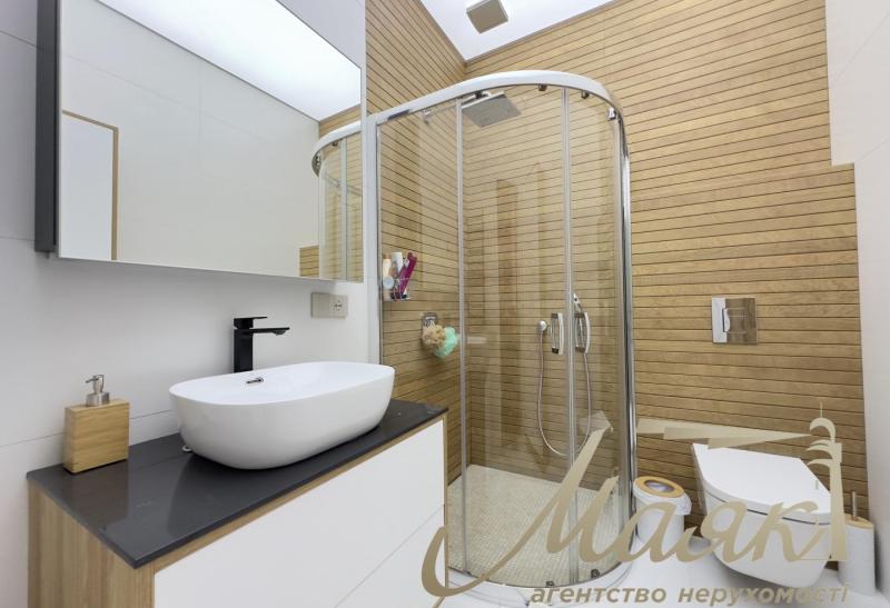 Продаж 2-поверхового будинку 