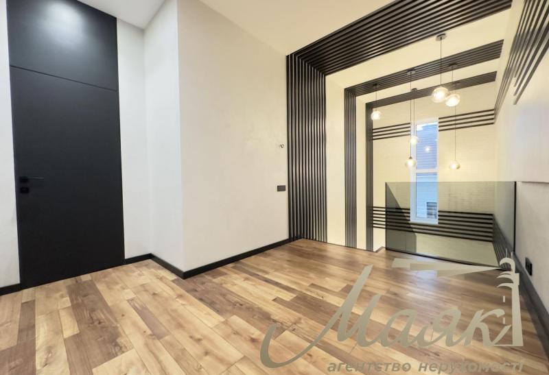 Продаж 2-поверхового будинку 