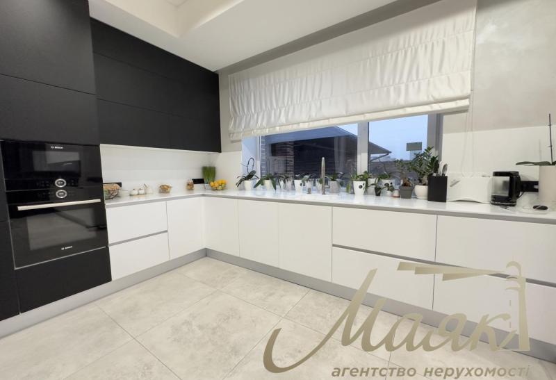 Продаж 2-поверхового будинку 