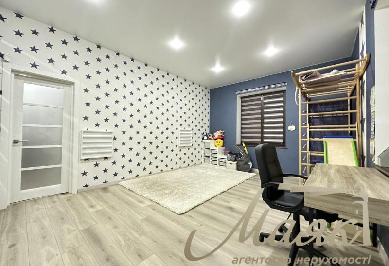 Продаж 2-поверхового будинку