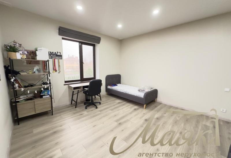 Продаж 2-поверхового будинку