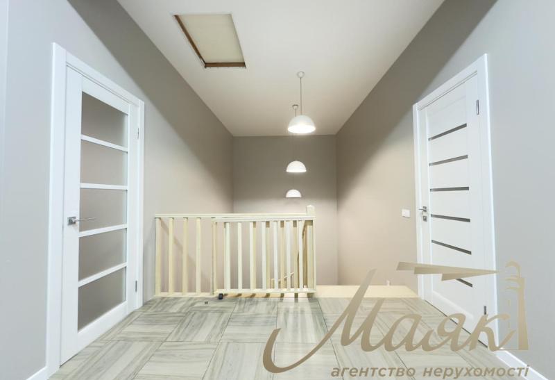 Продаж 2-поверхового будинку