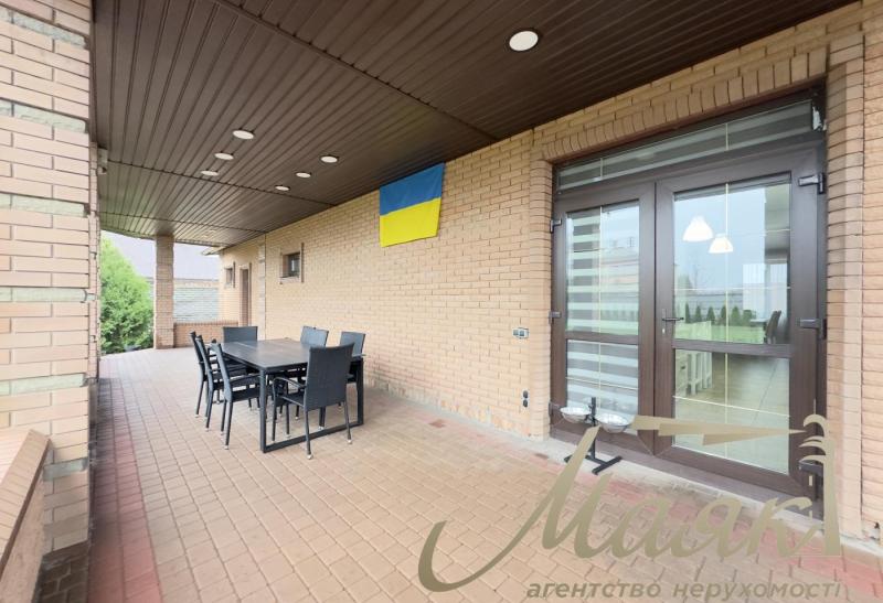 Продаж 2-поверхового будинку