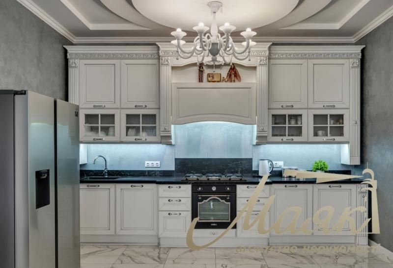 Шикарний будинок у центрі Бородинського мікрорайону.